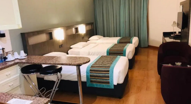 Трёхместная студия Florida City Hotel Apartments