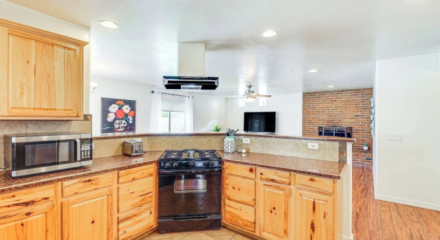 Коттедж с 3 комнатами Private Pool & Patio: Home Near Mesa Arts Center!