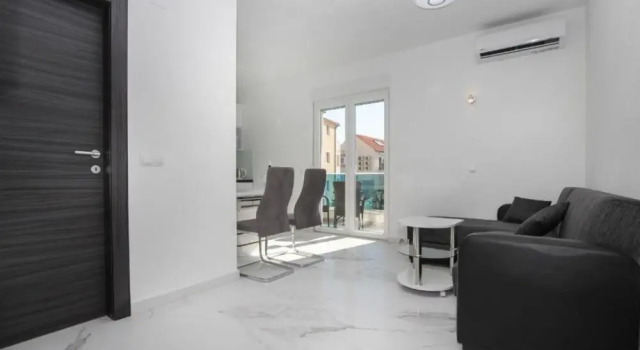 Jakov - Modern and Cosy With Pool - B2, Rezerwuj Hotel Brac Island 