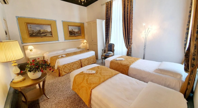 Четырёхместный номер Classic с видом на канал Hotel Corte dei Greci