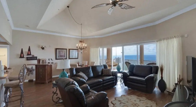 Gulf Front Living Room AND Master Suite! Sleeps 8!