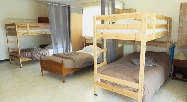 House of Nissus Hostel, Забронировать Хостел Отели Айия-Напа с парковкой, Парковка