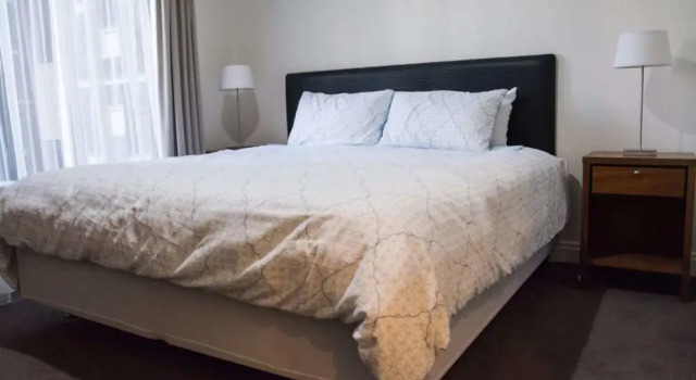 King Bed in Central & Stylish Apartment, Забронировать Апартаменты/квартира Отели Окленда с бассейном, Бассейн
