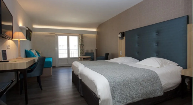 Трёхместный номер Privilege Logis Hotel Restaurant Spa Beau Site