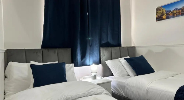 House Sleeps 7 - Contractors, Free Parking, Rezervasyon Tatil Evi Merseyside villalar, Villa