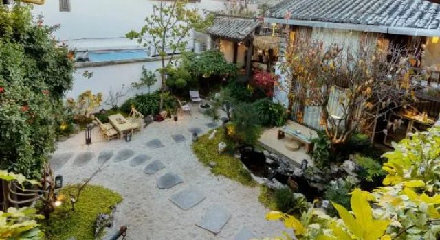 ‌The Secret Garden of Cats & Wolf's Den | Barista Courtyard Cafe & Inn (Wuyi Street), Забронировать Отель Отели Лицзян с парковкой, рядом с Улица Сквер-стрит Древнего города Даянь, Парковка