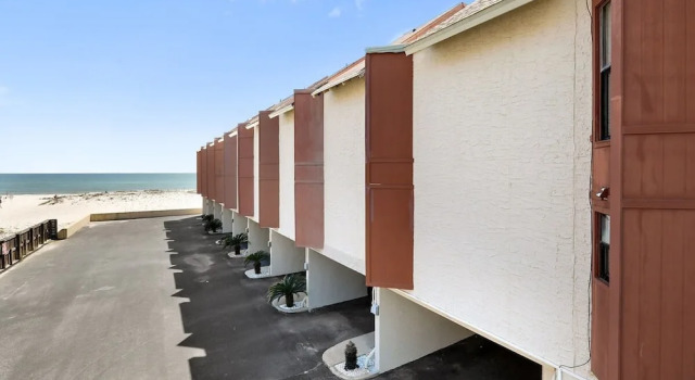 Вилла Gulfside Townhome 32 Beachfront Townhouse w Pool