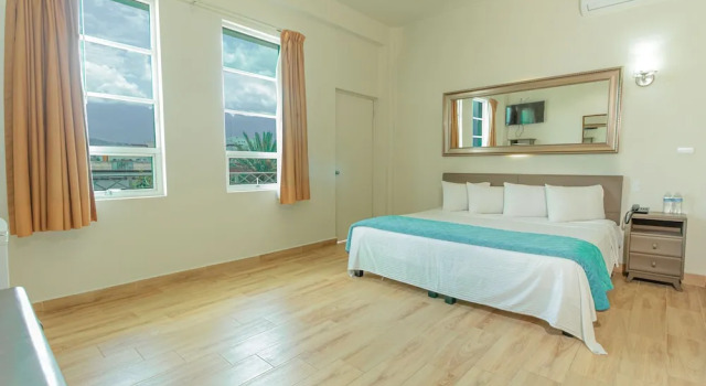 Двухместный полулюкс Hotel Plaza del Arco Express