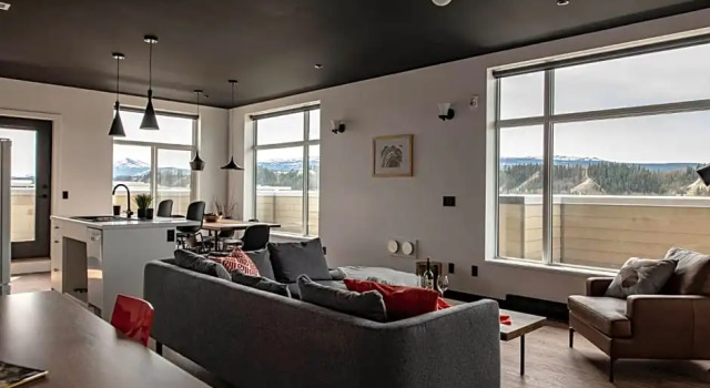Апартаменты Superior Raven Inn Whitehorse