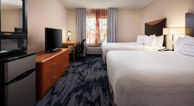 Четырёхместный номер Standard Fairfield Inn & Suites Redding