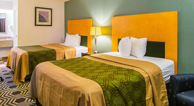 Четырёхместный номер Standard Econo Lodge South Holland
