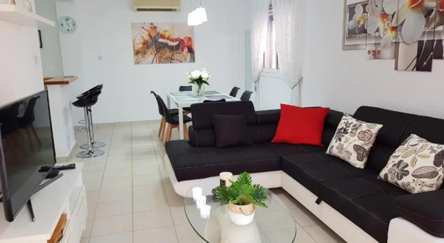 Paradise Gardens IV 2 Bd Amazing Apartment, Boek Appartement Hotels in Paphos met parkeren, in de buurt van Vrisoudia ΙΙ Beach, Parkeren
