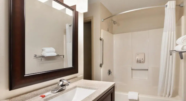 Люкс с 2 комнатами Days Inn and Suites by Wyndham Sikeston