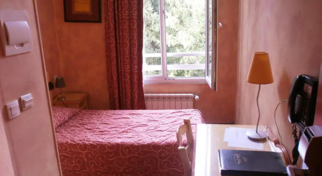 Одноместный номер Standard с красивым видом из окна Little Palace