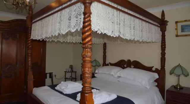 Номер Deluxe Dinorben Arms Hotel