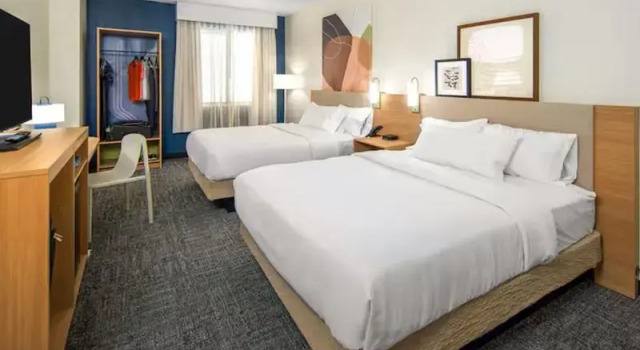 Четырёхместный люкс Spark By Hilton Montreal Midtown