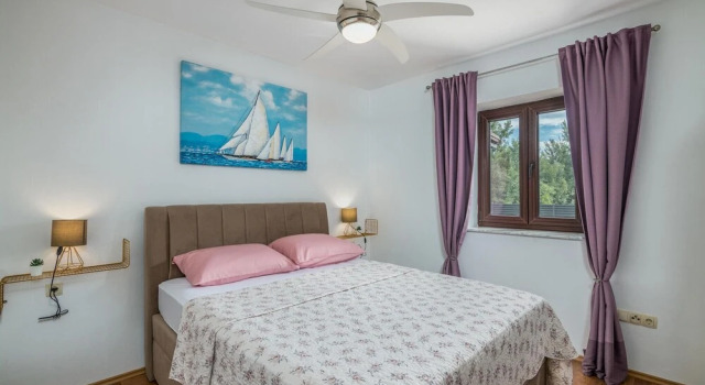 Luxurious Home In Lakmartin, Book Hotel Hotels in Kvarner Islands with a Pool, Swimming Pool