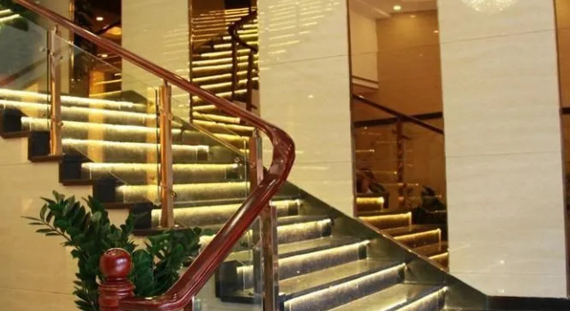 Ruiyixuan Business Hotel, Rezerwuj Hotel Hotele w Shenzhen z parkingiem, Parking