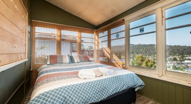 Old School Cool Near the Beach, Book Hotel West Hobart Tasmania