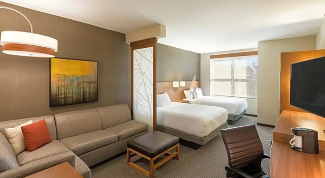 Четырёхместный номер Hyatt Place Greenville Downtown
