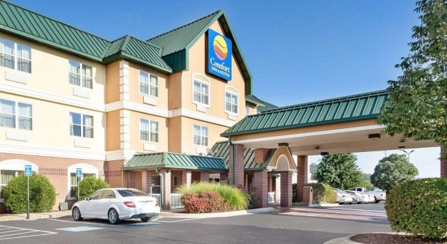 Четырёхместный люкс c 1 комнатой Comfort Inn & Suites Fayetteville-University Area