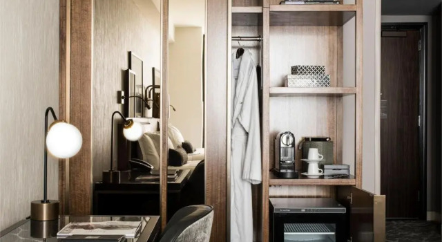 Двухместный Accessible номер LondonHouse Chicago, Curio Collection by Hilton