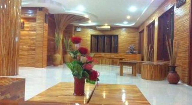 Nakara Montra Hotel, Varaa Hotelli Hotellit North-Eastern Thailand pysäköinnillä, Pysäköinti