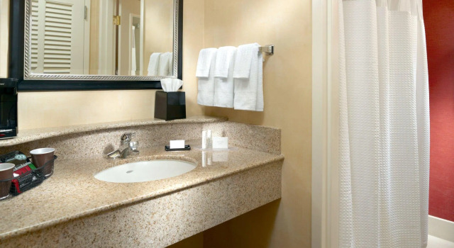 Четырёхместный номер Standard Courtyard by Marriott Nashville Brentwood