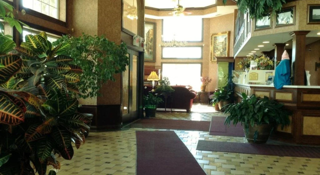 Hamilton Inn Select Beachfront Mackinaw City, Забронировать Отель СПА-отели Макино-Сити, рядом с Гольф-клуб Animal Tracks Adventure, SPA-услуги