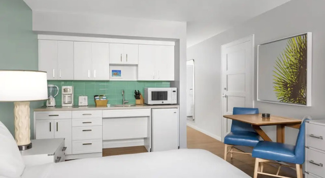 Двухместная студия Standard с балконом Elysian Beach Resort