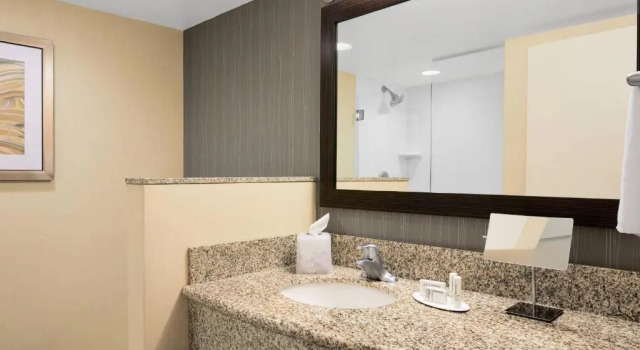 Четырёхместный номер Standard Courtyard by Marriott Newark Downtown