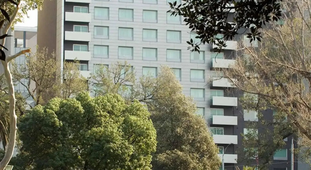 Mercure Melbourne - Treasury Gardens, Забронировать Отель Отели Мельбурна с парковкой, рядом с The Butterfly Club, Парковка
