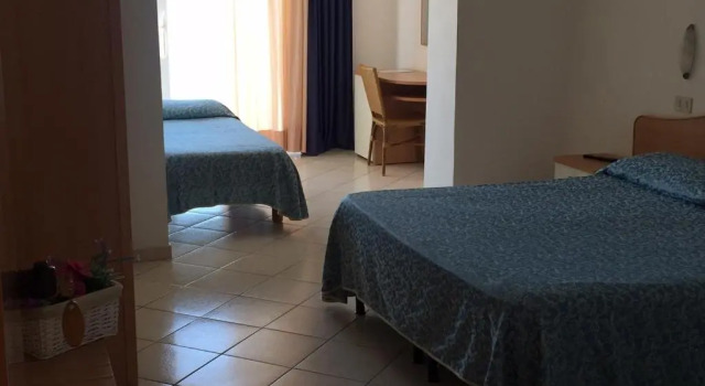 Четырёхместный номер Standard с балконом Hotel Lido