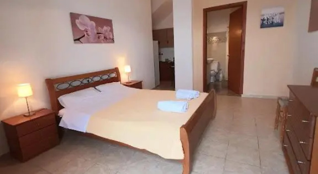 Melia studio 1 seafront apartment, Забронировать Апартаменты/квартира Отели Глоссы с парковкой, Парковка