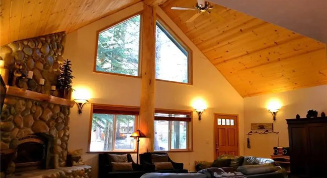 957 Tata at South Lake Tahoe 2 Bedrooms 2 Bathrooms Home, Забронировать Дом для отпуска Коттеджи Саут-Лейк-Тахо, Коттедж