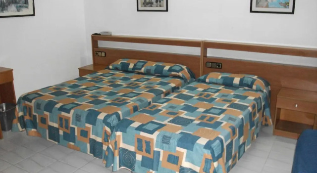 Трёхместный номер Standard с балконом Nautilus Hotel