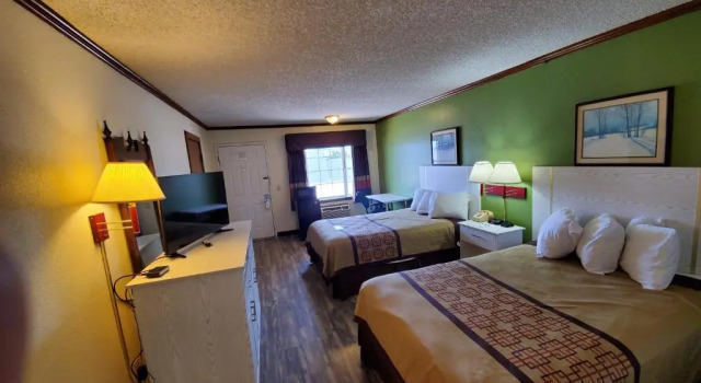 Четырёхместный номер Standard Days Inn by Wyndham Monett