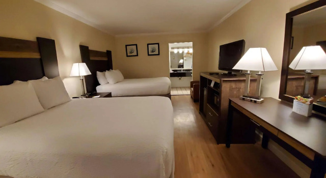 Четырёхместный номер Standard Days Inn by Wyndham Wilmington Brandywine