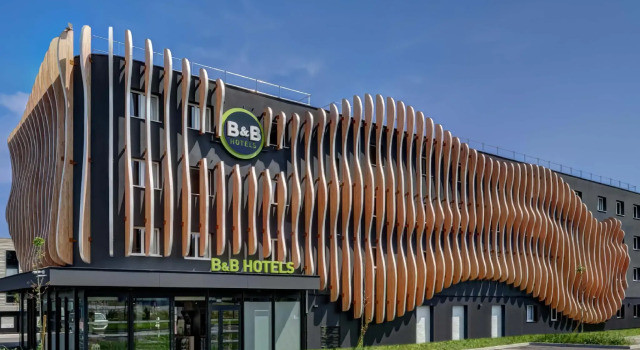 B&B HOTEL Evian Publier, Забронировать Отель «постель и завтрак» Отели Южного берега Женевского озера с парковкой, Парковка
