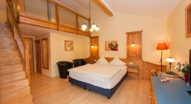 Четырёхместный номер Standard с балконом Hotel Belle Vue
