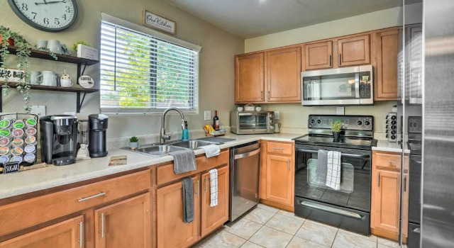 Коттедж Charming Surprise Home w/ Patio & Central Location