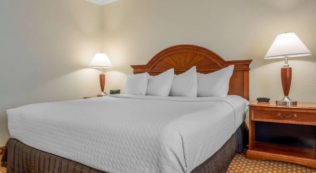 Двухместный номер Standard Quality Hotel Conference Center Cincinnati Blue Ash
