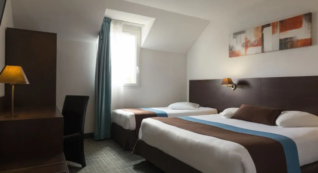 Трёхместный семейный номер Standard The Originals City, Hôtel Acadine, Le Neubourg