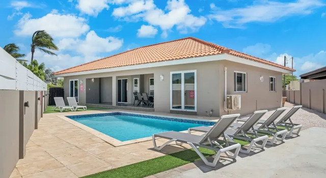 Ruby 72, Varaa Hotelli Noord Aruba