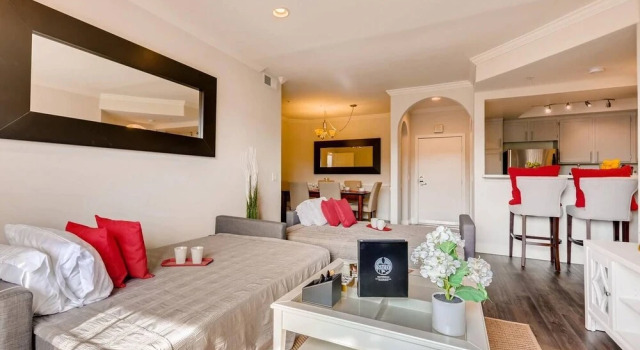 Gorgeous LA LA Land Beverly Hills 2BR - Fast Wifi - Free Parking! (BW2), Забронировать Отель Отели Лос-Анджелеса 3 звезды, рядом с Торговый центр Beverly Center, 3*