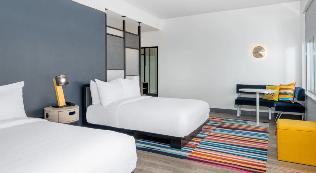 Четырёхместный номер Standard Aloft by Marriott Denver North Westminster