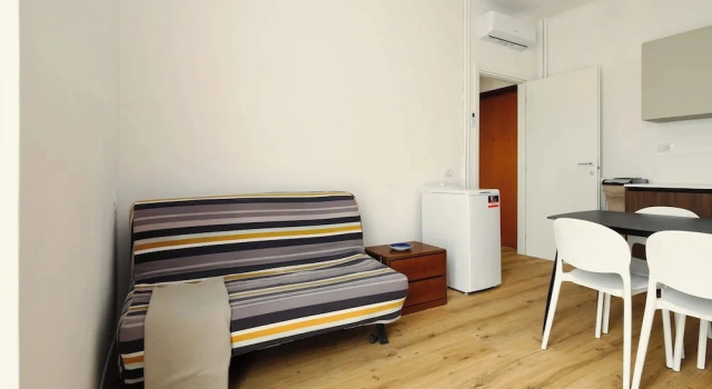 Двухместные апартаменты с балконом 1-Bed apartment with balcony near subway
