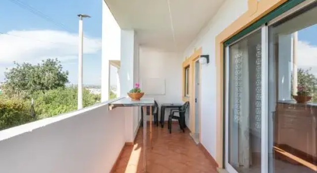 BnB Homes Large Fully Equipped Apartment with 2 Bedrooms, Swimming Pool & Patio, Забронировать Апартаменты/квартира Отели Албуфейра с парковкой, рядом с Municipal Museum of Archaeology, Парковка