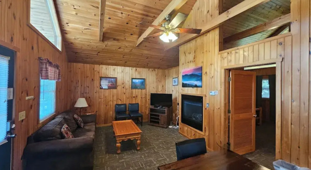 Двухместный номер Standard с балконом Urban Escape - 1BR King Cabin