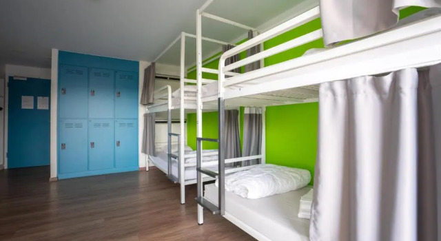Кровать в общем номере Nyon Hostel